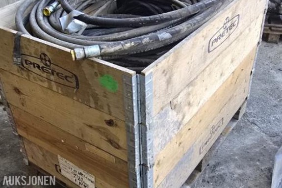 Brukte og ubrukte hydrauliske slanger